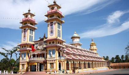 Cao Dai temple - Cu Chi tunnels