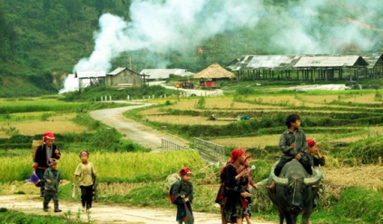 Sapa weekend with colorful market 