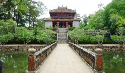Boat Trip On Perfume River 
