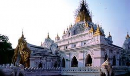 Long neck woman village tour